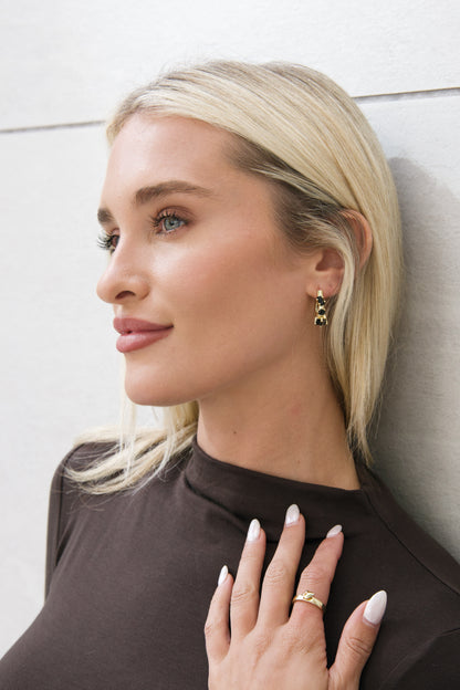 THE ONYX EARRINGS GOLD