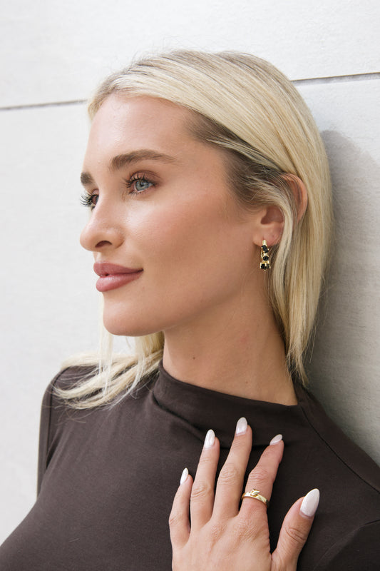 THE ONYX EARRINGS GOLD