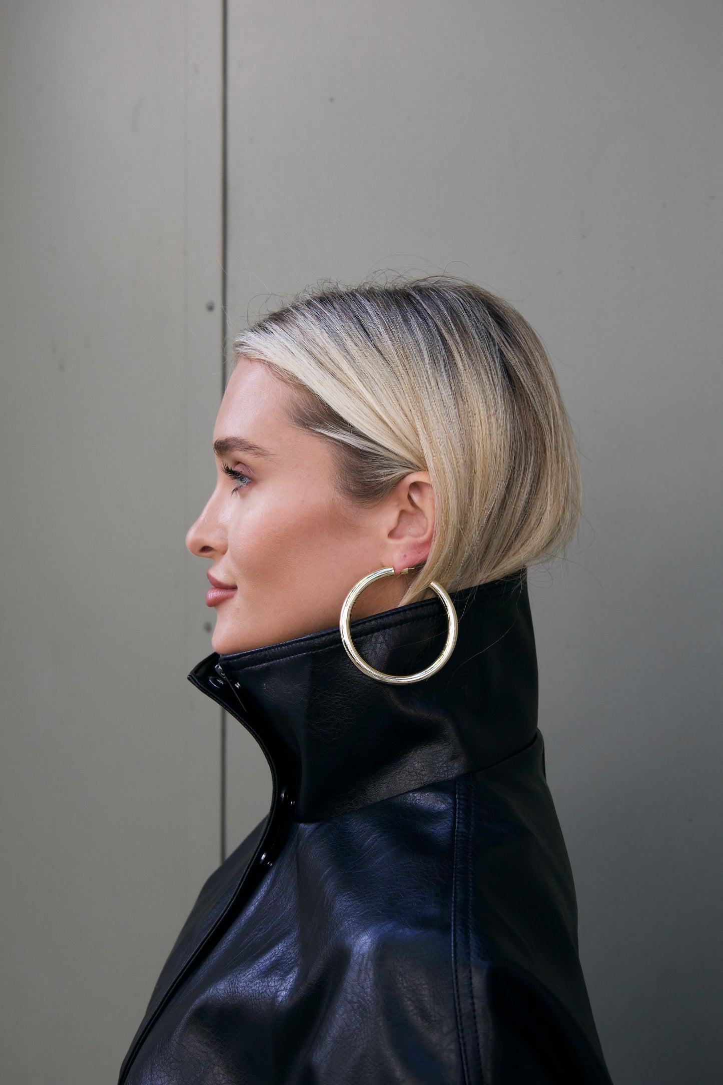 MUST SEVEN HOOPS
