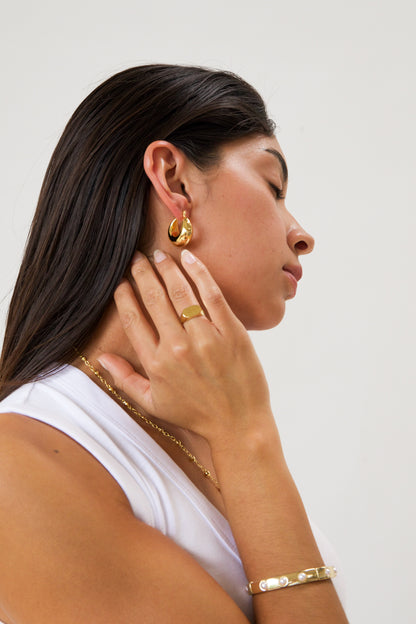 SCOOP TWO HOOPS
